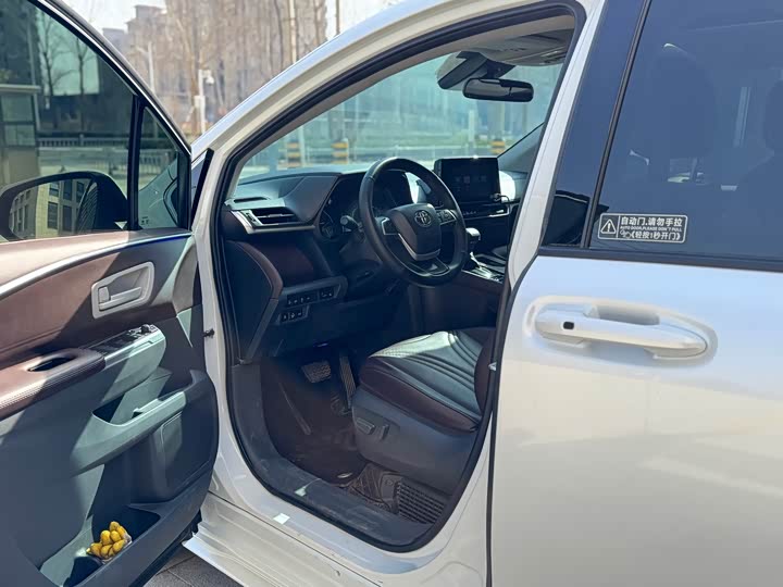 Фото 8 - Toyota Sienna