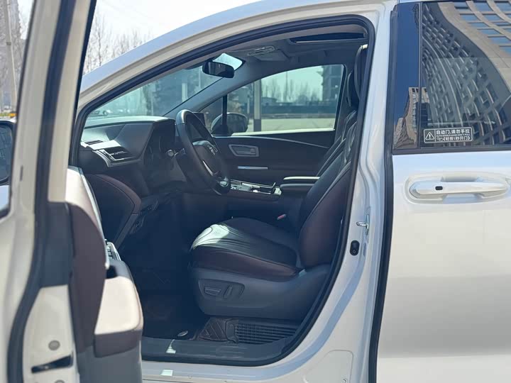 Фото 9 - Toyota Sienna