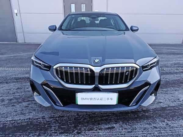 Фото 2 - BMW i5