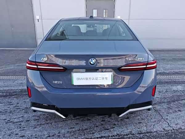 Фото 9 - BMW i5