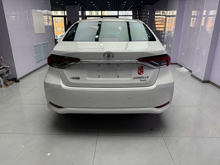 Фото 2 - Toyota Corolla