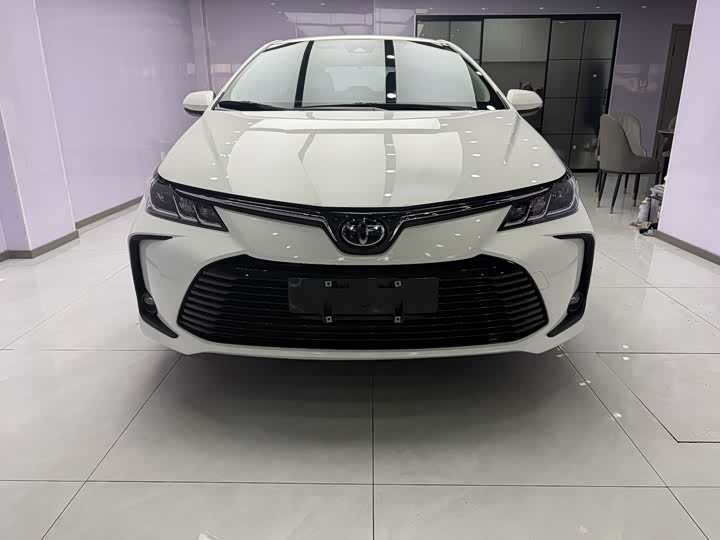 Фото 3 - Toyota Corolla