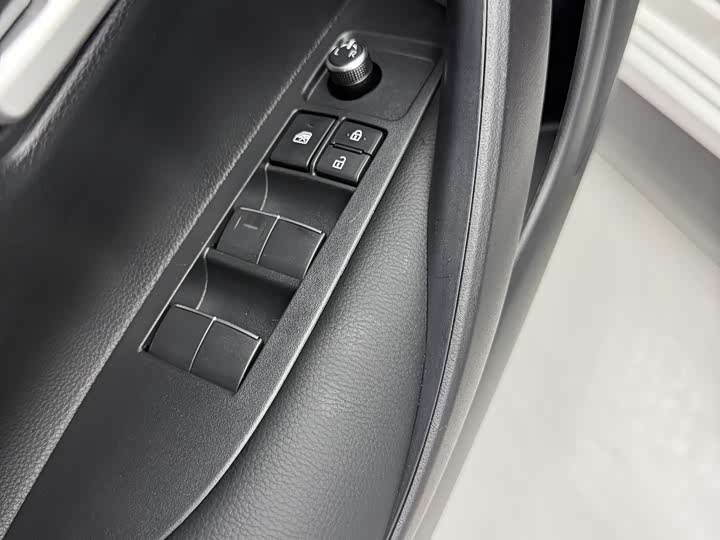 Фото 9 - Toyota Corolla