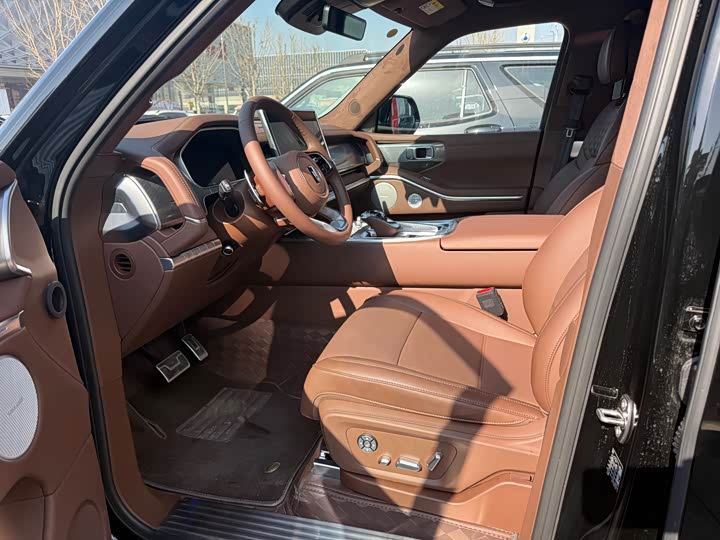 Фото 2 - Tank 700 Hybrid