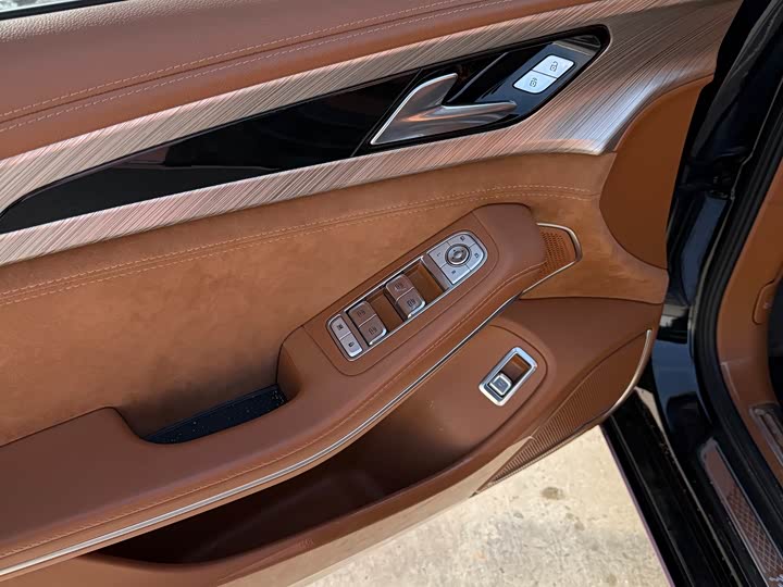 Фото 7 - Hongqi H9