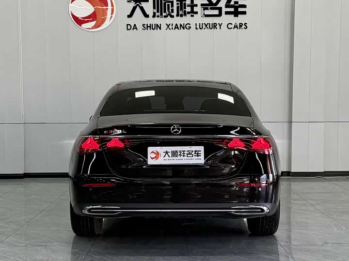 Фото 4 - Mercedes-Benz E-Class