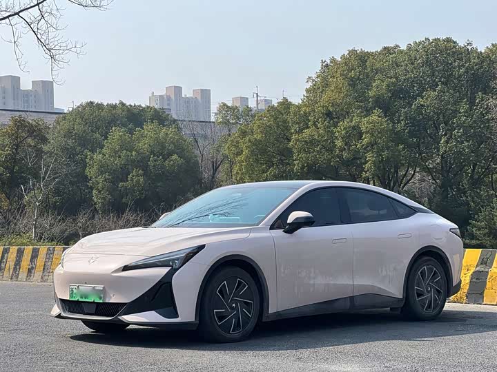 Фото 1 - BAIC Arcfox Alpha S5