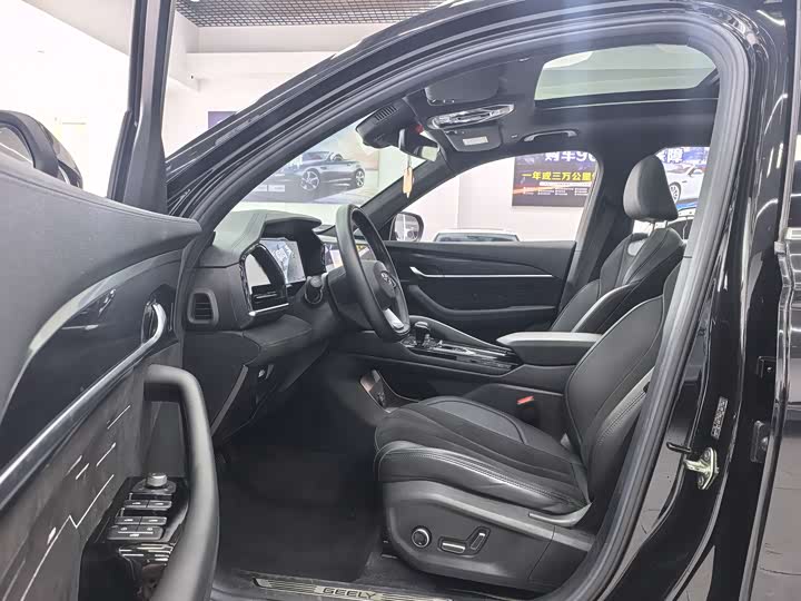 Фото 6 - Geely Monjaro