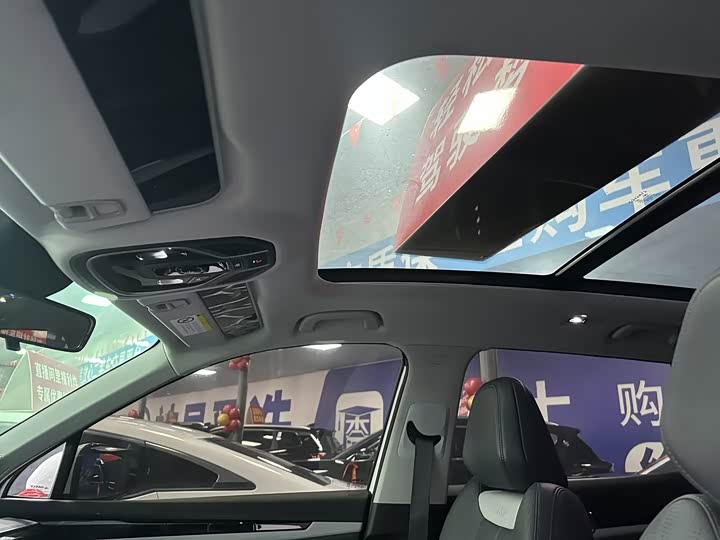 Фото 4 - Geely Atlas L