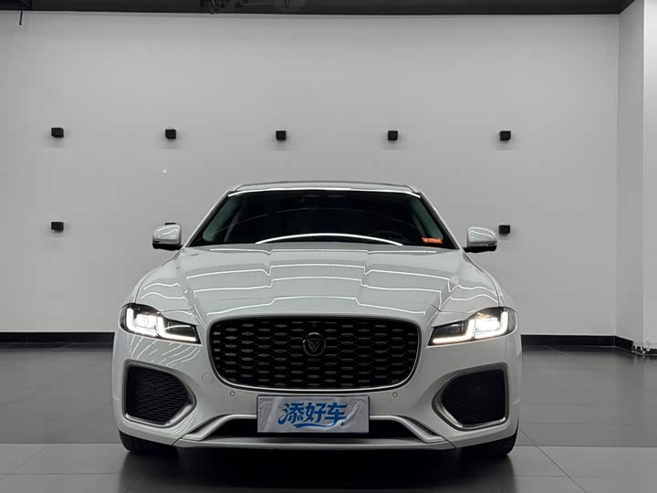 Фото 2 - Jaguar XF L