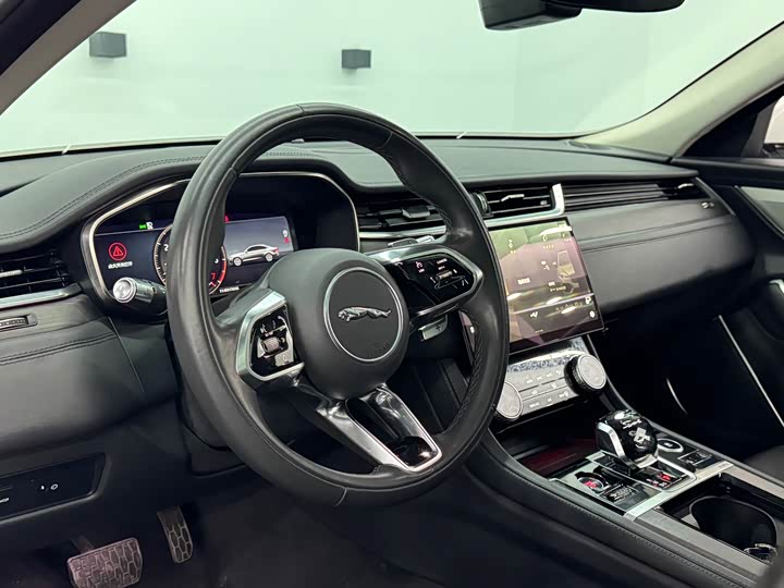 Фото 9 - Jaguar XF L