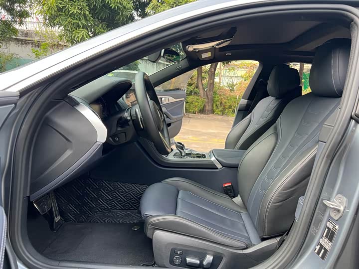 Фото 4 - BMW 8 Series