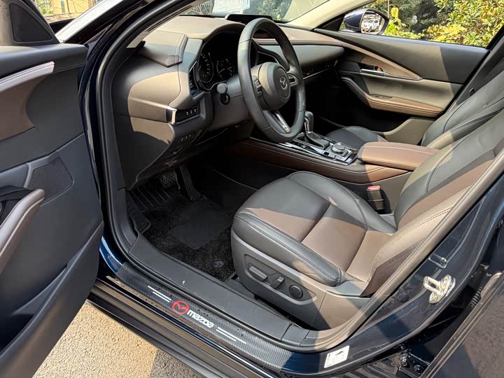 Photo 4 - Mazda CX-30