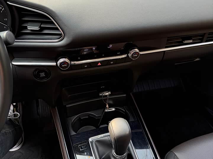 Photo 7 - Mazda CX-30