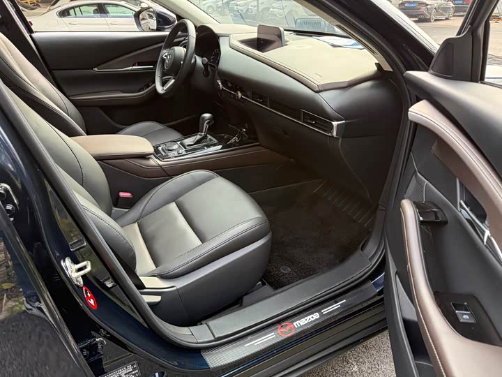 Photo 9 - Mazda CX-30