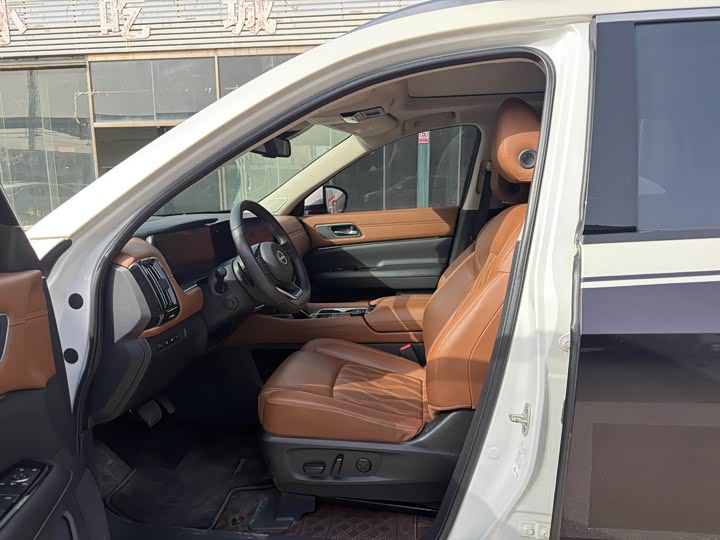 Фото 4 - Nissan Pathfinder