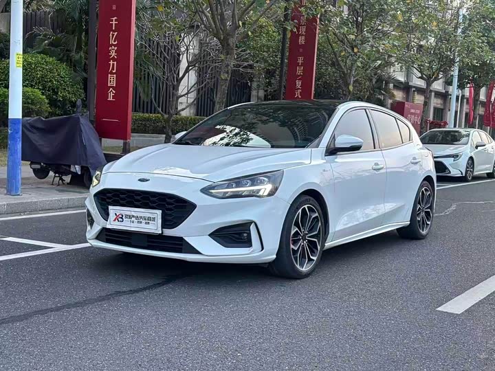 Фото 1 - Ford Focus