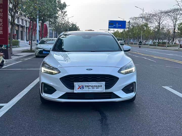 Фото 2 - Ford Focus