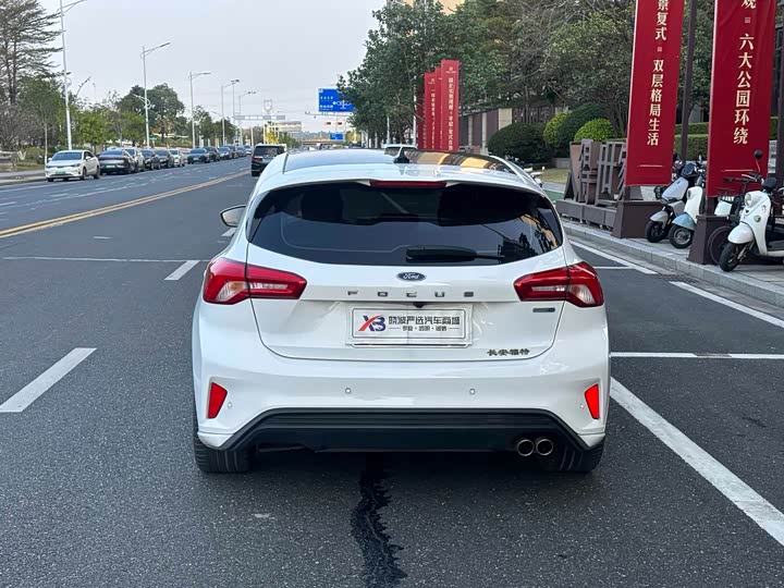 Фото 6 - Ford Focus