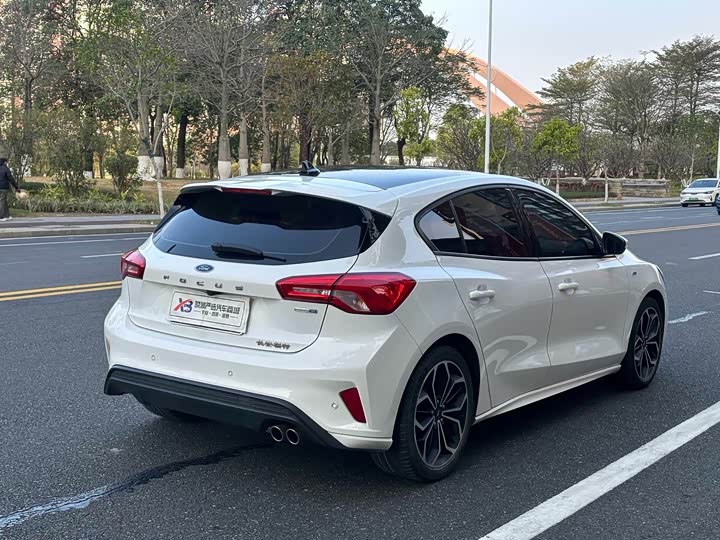 Фото 7 - Ford Focus