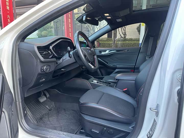 Фото 8 - Ford Focus