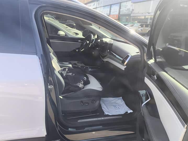 Фото 8 - Volkswagen ID.6 Crozz