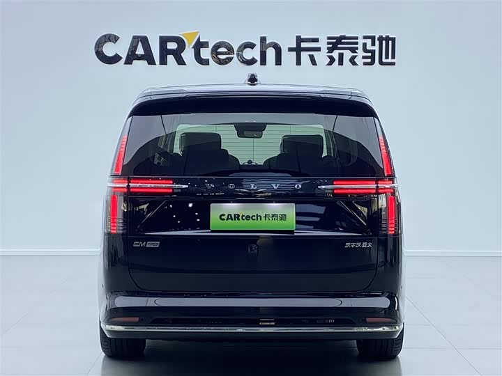 Фото 4 - Volvo EM90