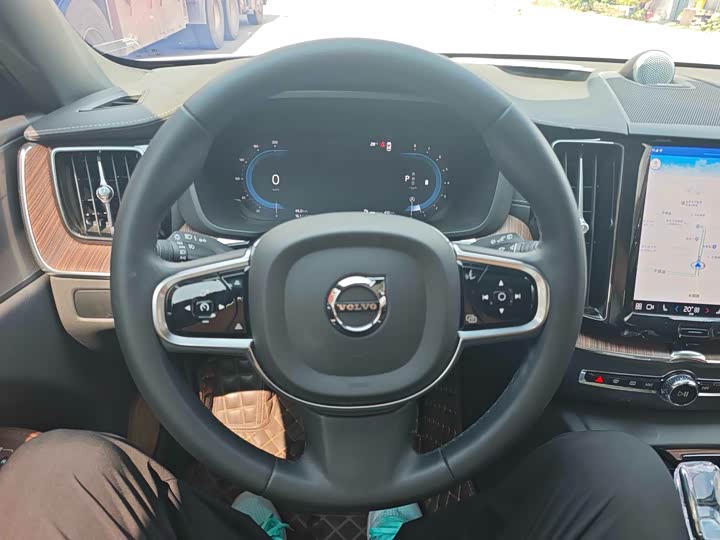 Фото 9 - Volvo XC60