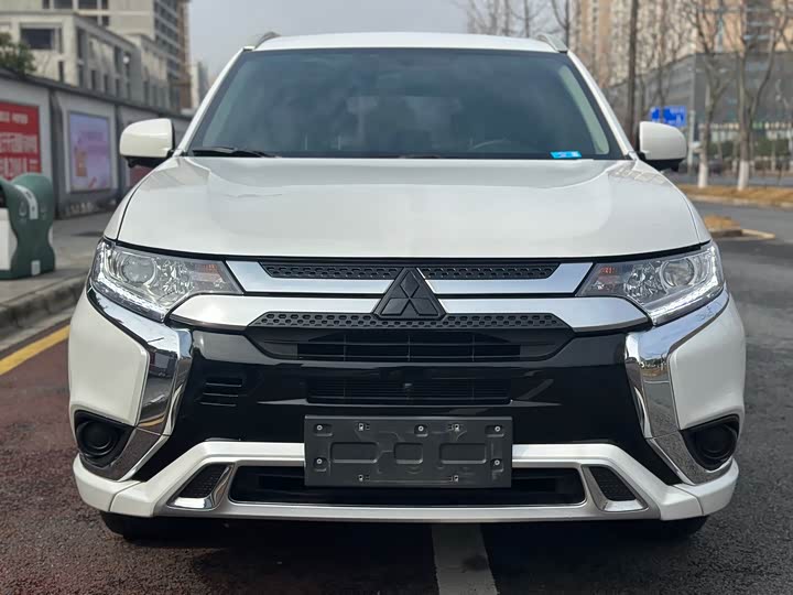 Фото 2 - Mitsubishi Outlander
