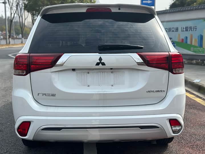 Фото 4 - Mitsubishi Outlander