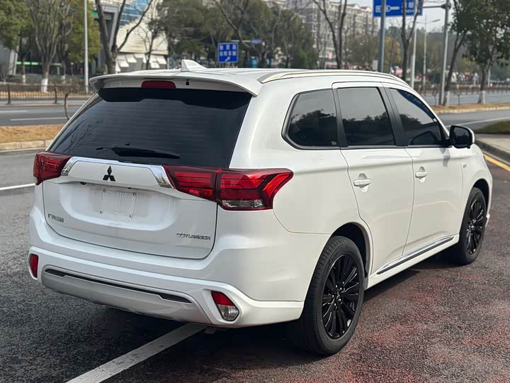 Фото 5 - Mitsubishi Outlander