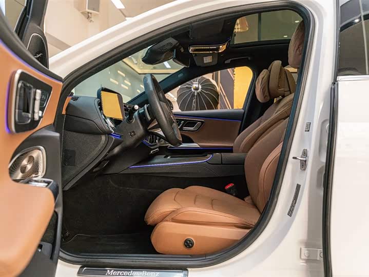 Photo 2 - Mercedes-Benz E-Class