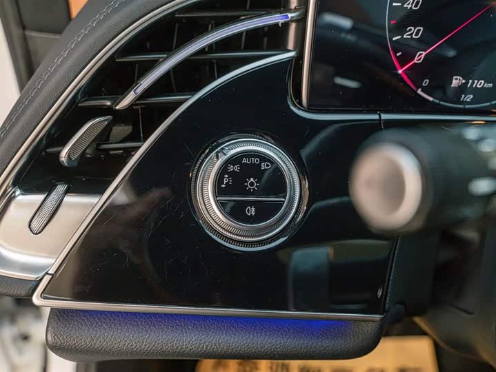 Photo 3 - Mercedes-Benz E-Class