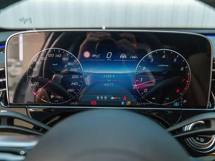 Photo 4 - Mercedes-Benz E-Class