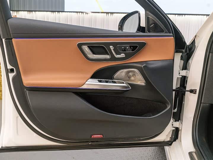 Photo 5 - Mercedes-Benz E-Class