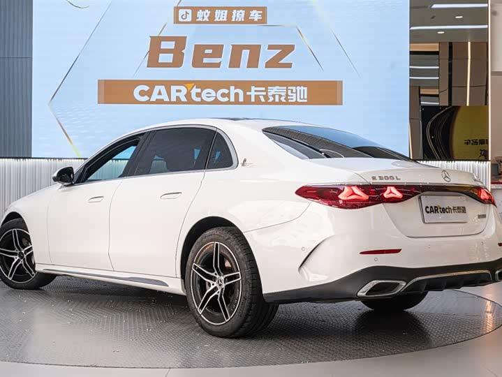 Photo 8 - Mercedes-Benz E-Class