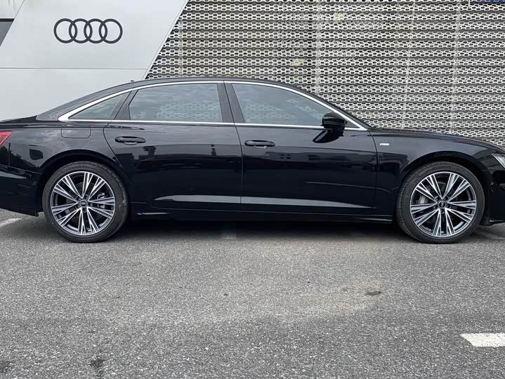 Фото 3 - Audi A6L