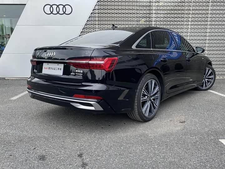 Фото 4 - Audi A6L