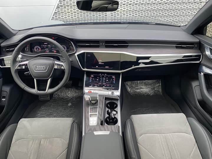 Фото 8 - Audi A6L