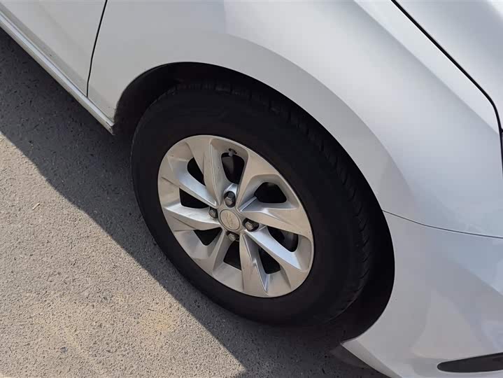 Фото 6 - Chevrolet Onix (Cavalier)