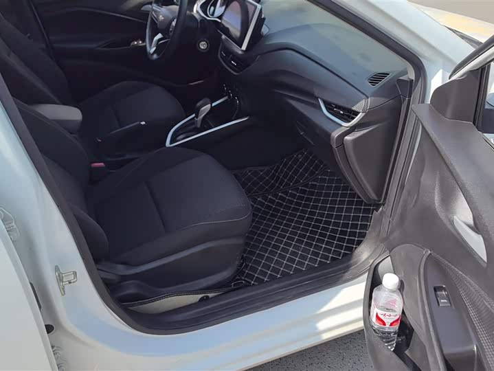 Фото 8 - Chevrolet Onix (Cavalier)