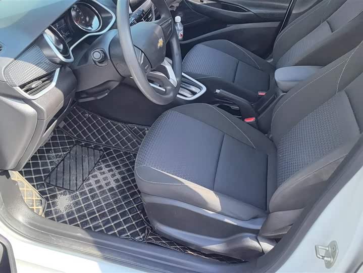 Фото 9 - Chevrolet Onix (Cavalier)