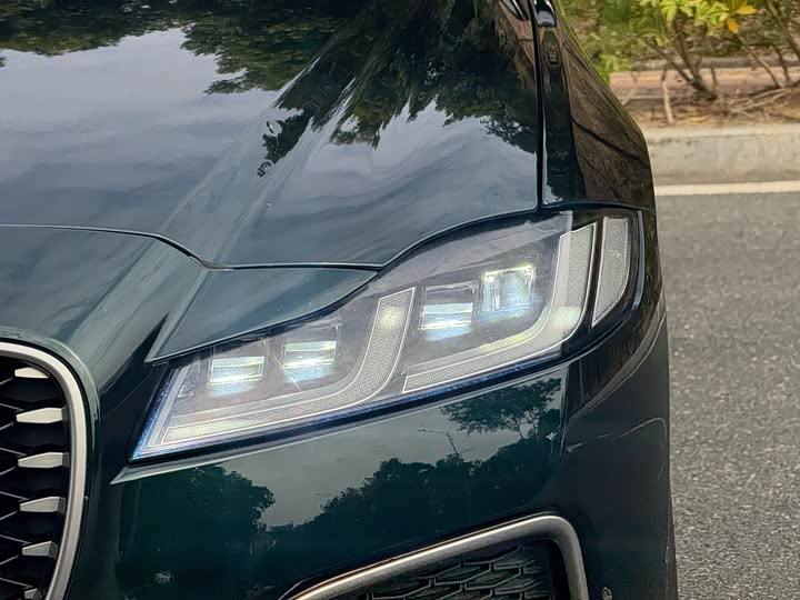 Фото 4 - Jaguar XF L