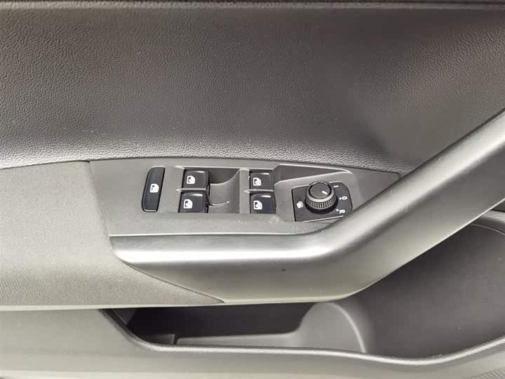 Фото 9 - Volkswagen Polo