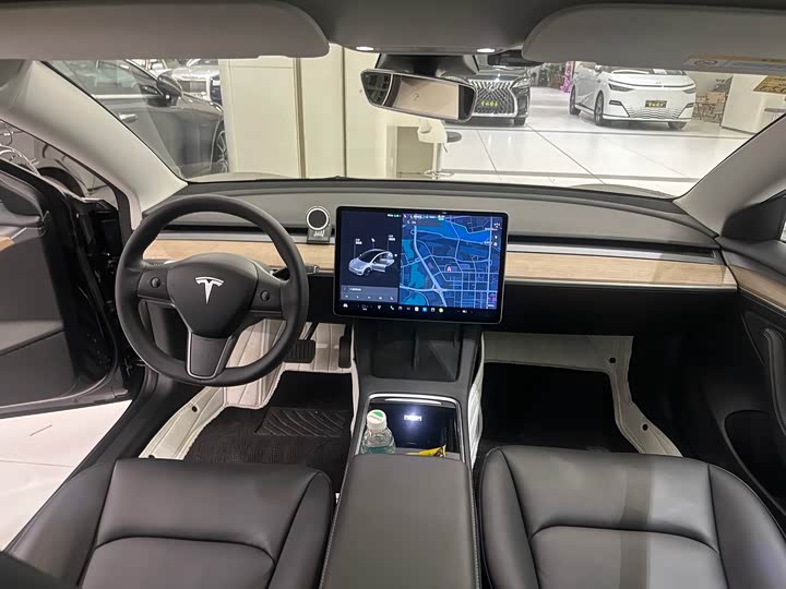 Фото 5 - Tesla Model 3