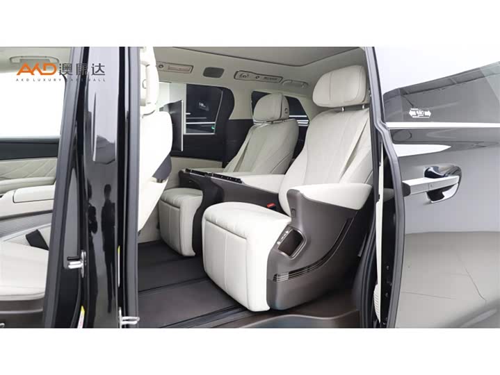 Фото 7 - Denza D9