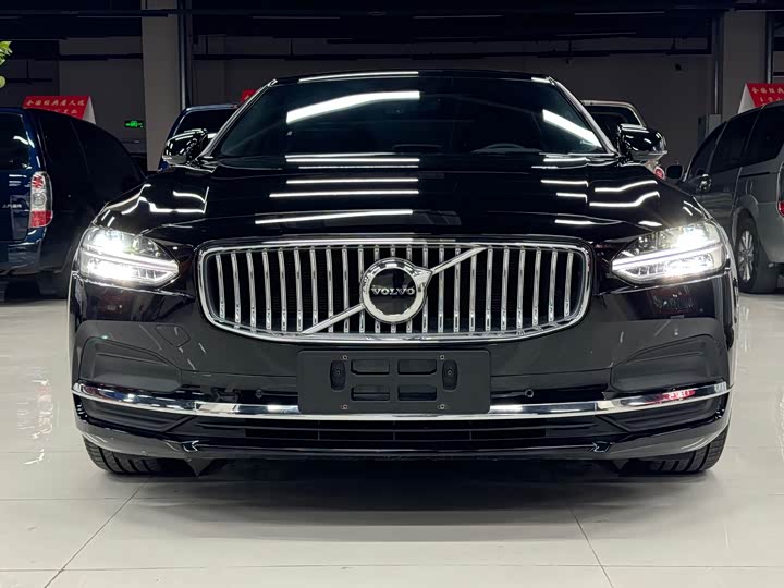 Фото 2 - Volvo S90