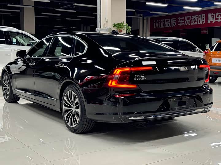 Фото 4 - Volvo S90