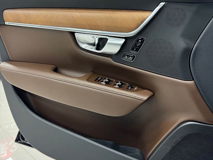Фото 9 - Volvo S90