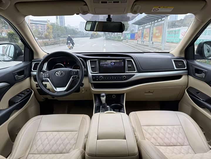 Фото 5 - Toyota Highlander